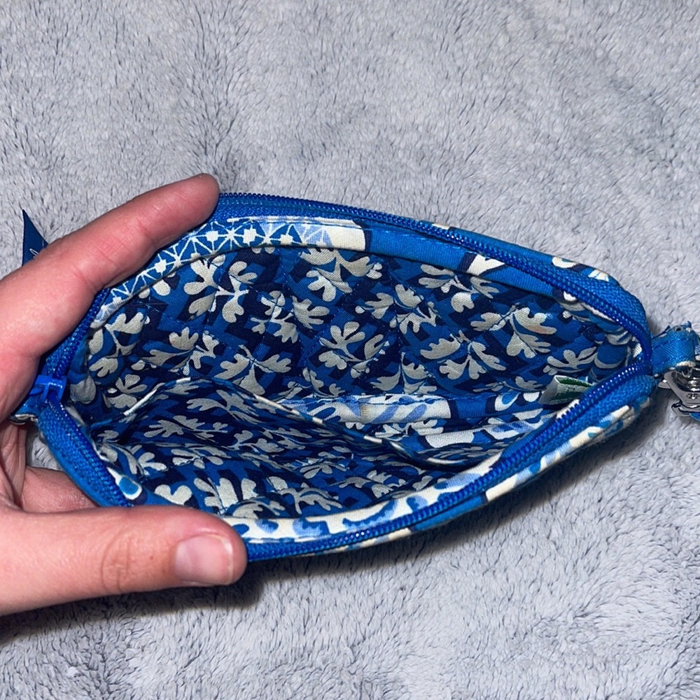 SOLD Vera Bradley wristlet/phone holder - Picture 3 of 3